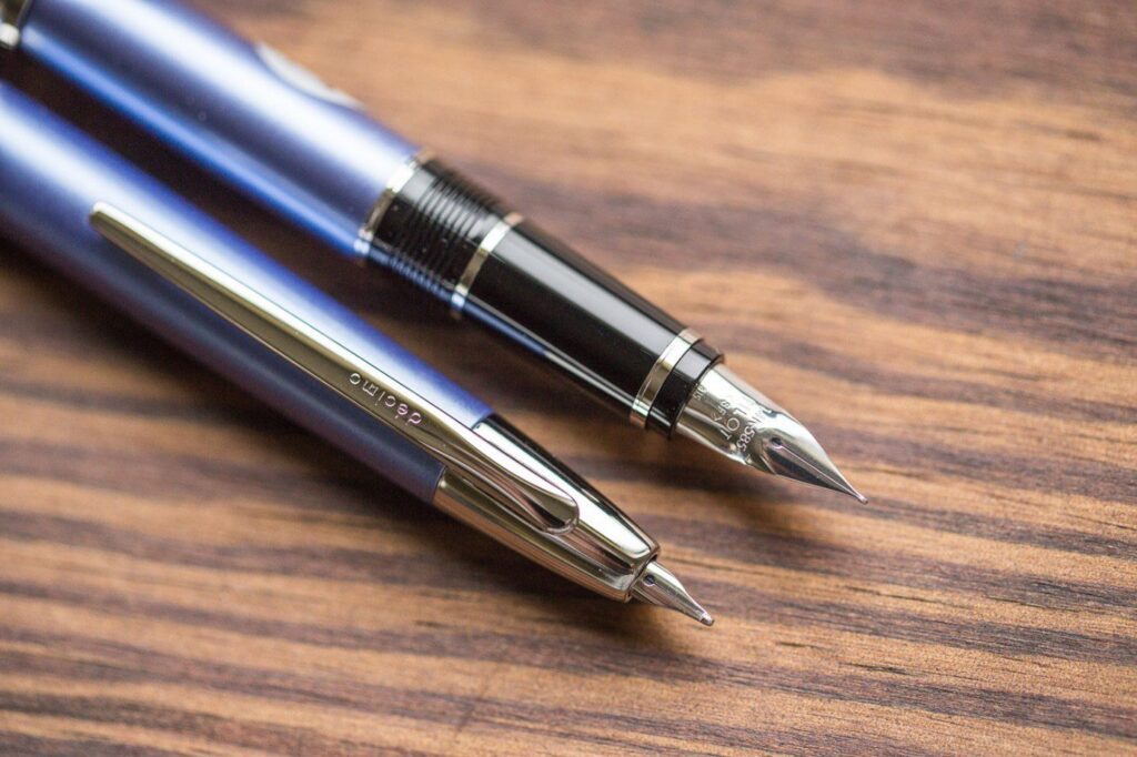 خودکار تبلیغاتی یا روان نویس تبلیغاتی؟ کدام برای برند شما بهتر است؟